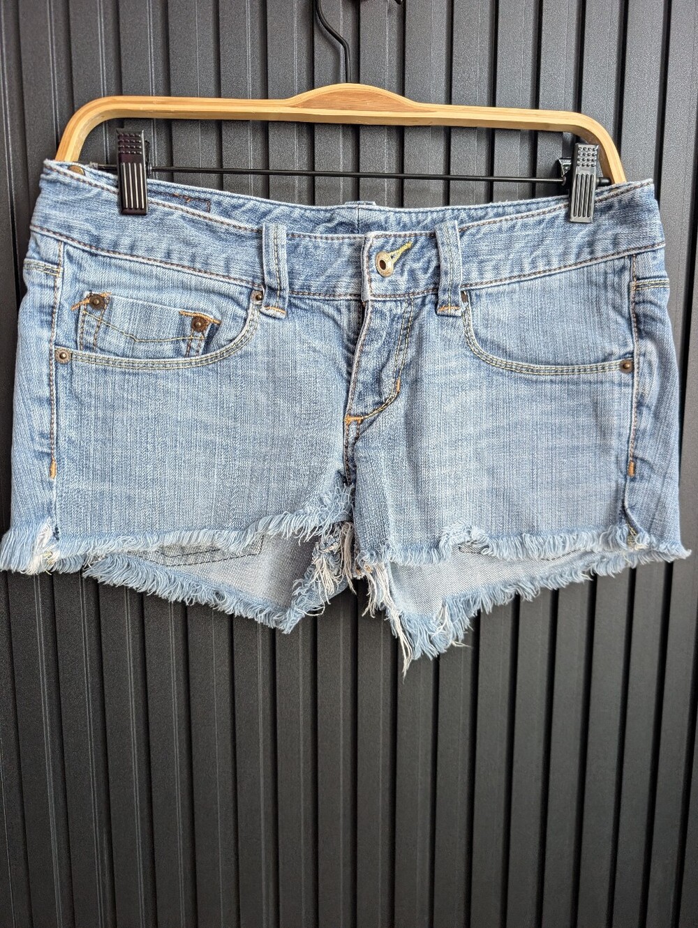 ​X2 Denim Laboratory Distressed Frayed Hem Shorts Low Rise Shorty  Size 4